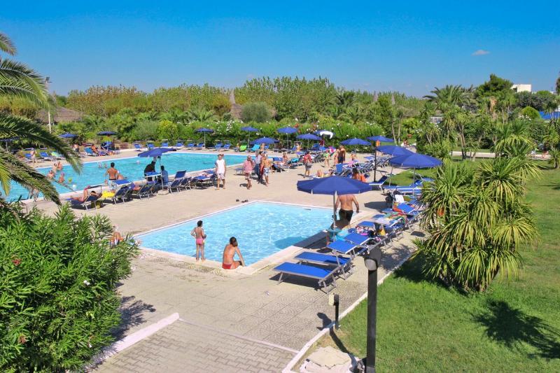 African Beach Hotel-Residence Manfredonia Bagian luar foto