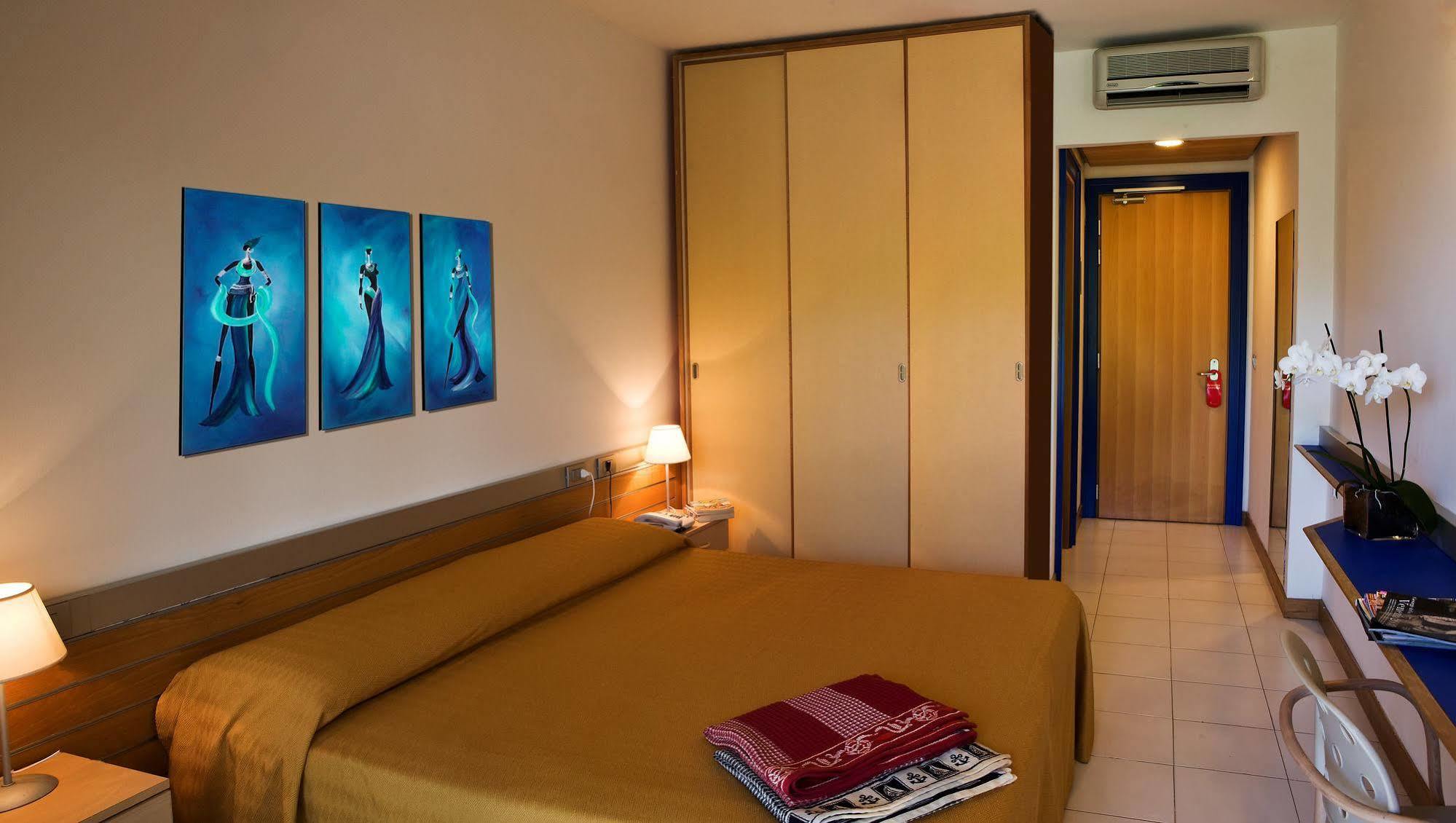 African Beach Hotel-Residence Manfredonia Bagian luar foto