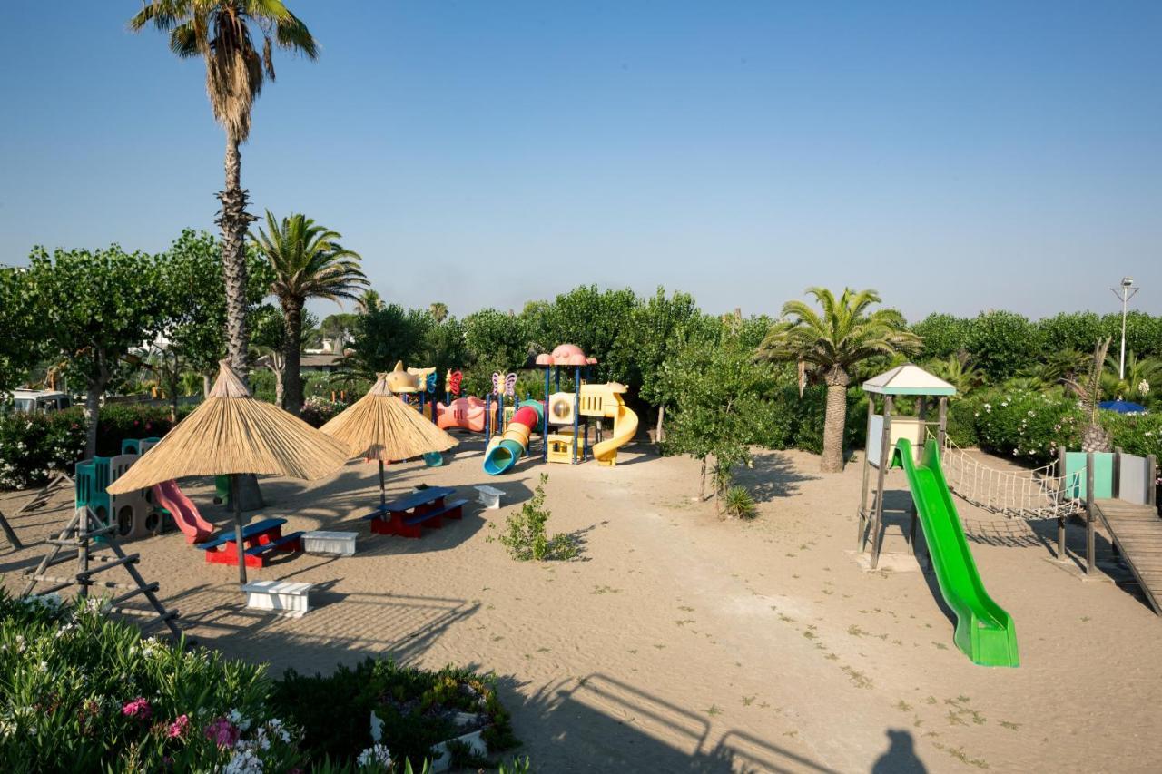 African Beach Hotel-Residence Manfredonia Bagian luar foto