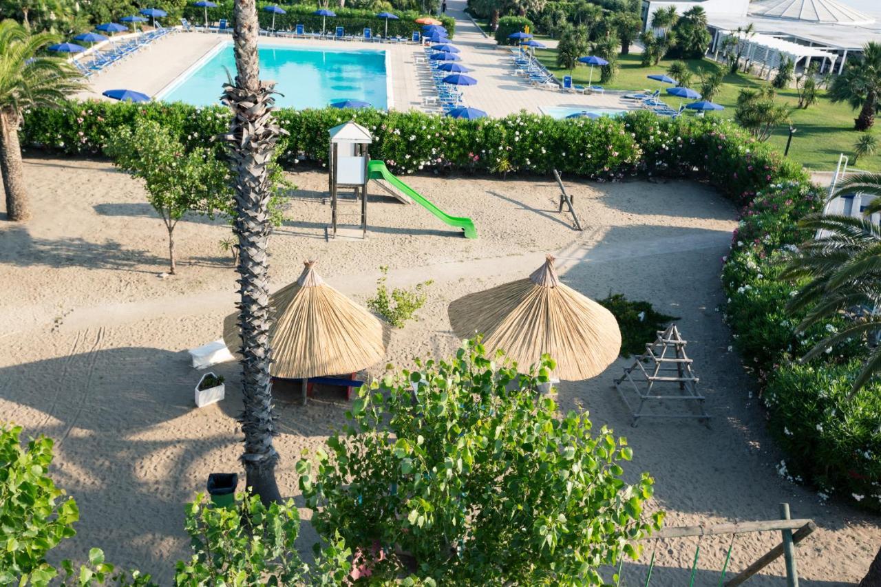 African Beach Hotel-Residence Manfredonia Bagian luar foto