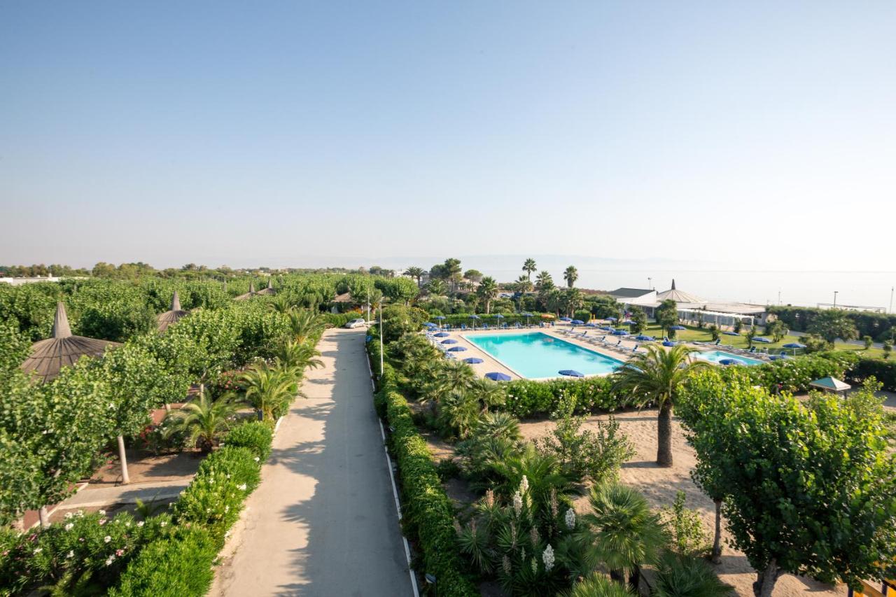 African Beach Hotel-Residence Manfredonia Bagian luar foto