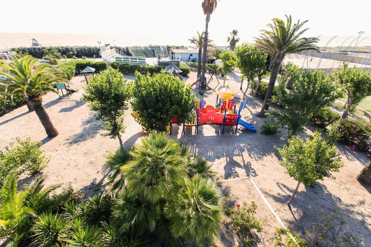 African Beach Hotel-Residence Manfredonia Bagian luar foto