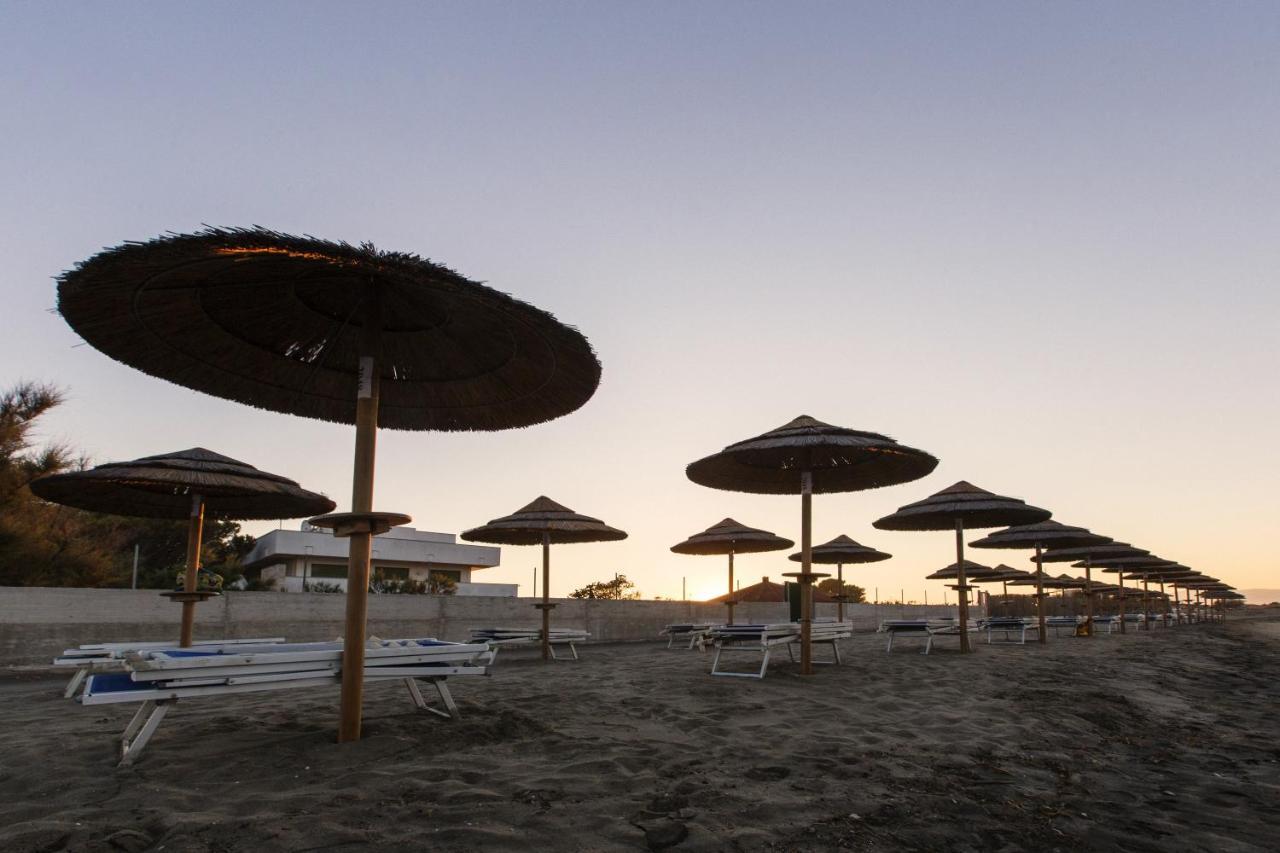 African Beach Hotel-Residence Manfredonia Bagian luar foto