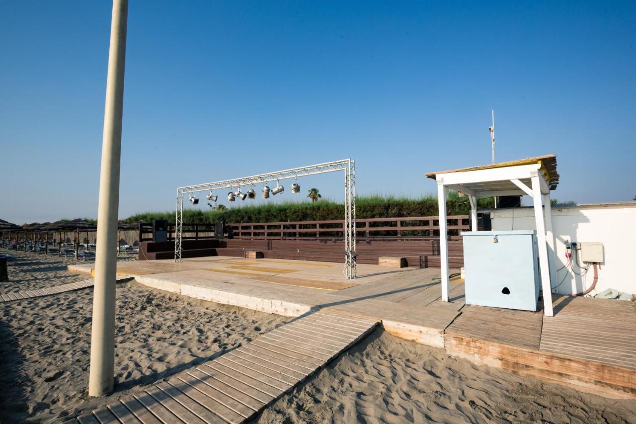 African Beach Hotel-Residence Manfredonia Bagian luar foto