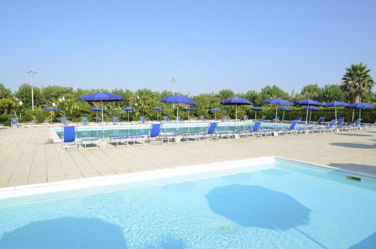 African Beach Hotel-Residence Manfredonia Bagian luar foto