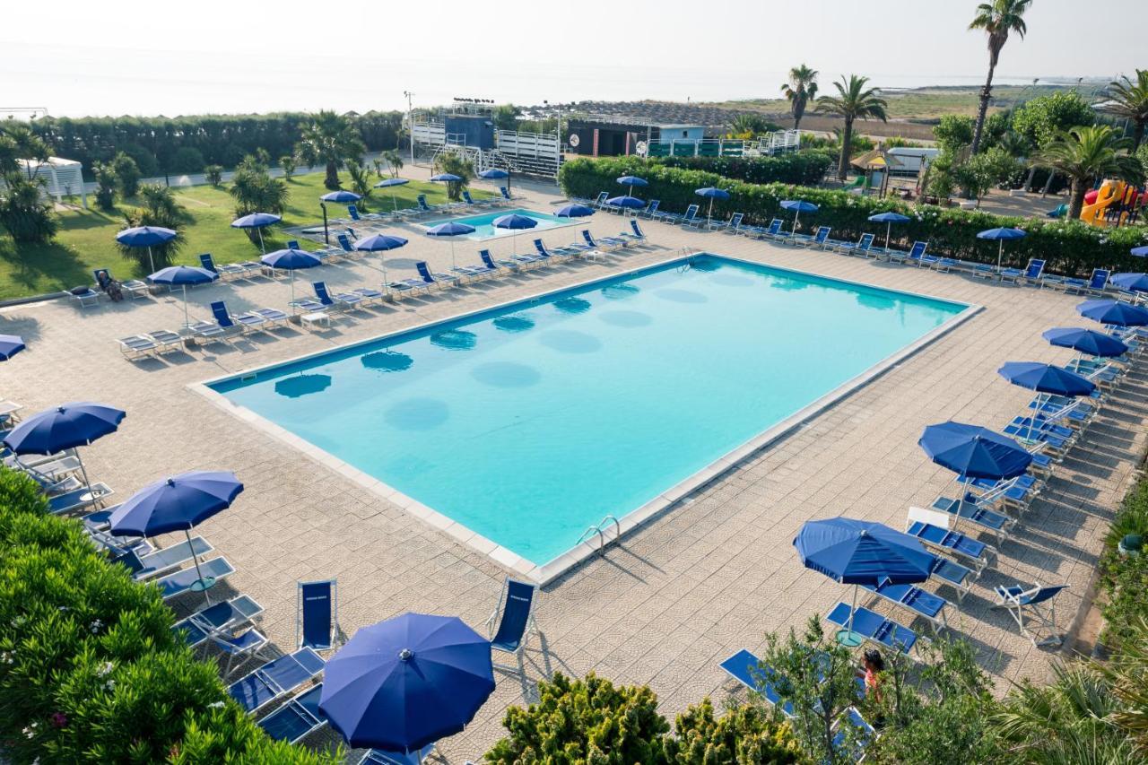 African Beach Hotel-Residence Manfredonia Bagian luar foto