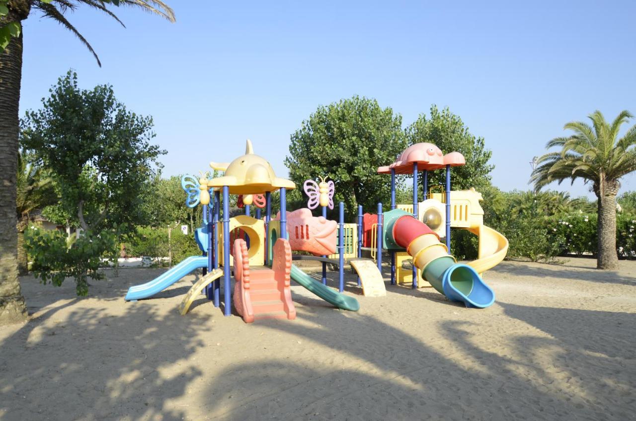 African Beach Hotel-Residence Manfredonia Bagian luar foto